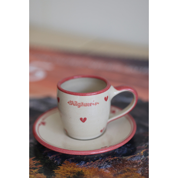 weisse Espressotasse aus Keramik mit Aufschrift Ällgäuerin