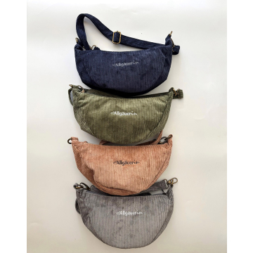 vier verschiedenfarbige Cordtaschen