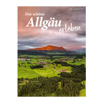 Eine Landschaft mit einem Berg im Hintergrund mit schöner Lichtatmosphäre